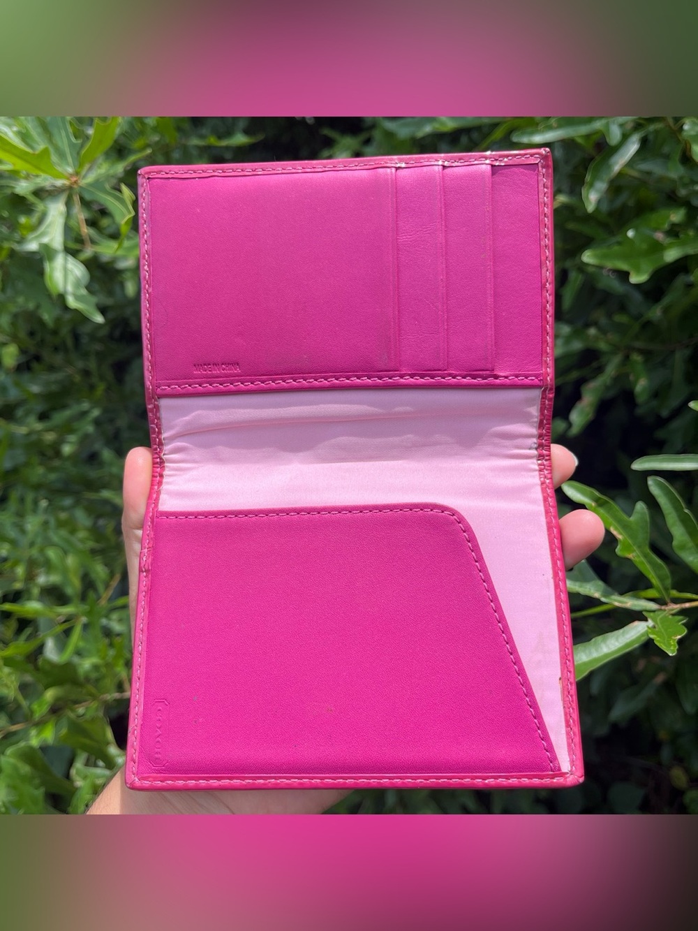💖Y2K Vintage Pink/Red Coach Passport Wallet with Card Slots💖 - Picture 8 of 8